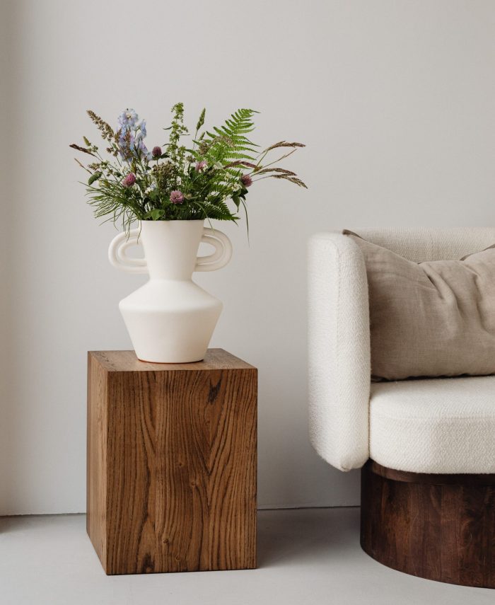 kaboompics_clover-field-flowers-wildflowers-ceramic-vase-side-table-cubicle-walnut-wood-pedestal-upholstered-armchair-26693